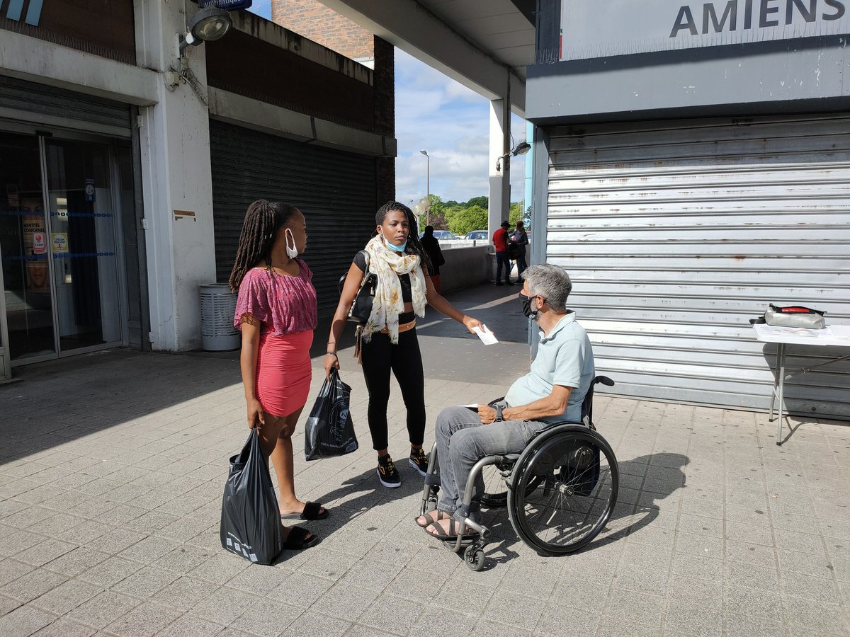 EmilieTherouin's tweet photo. À la rencontre des habitant.e.s sur le projet de rénovation urbaine à Pierre Rollin #ANRU #Amiens
Alison &amp; Pierre-Marie 23&amp;24 ans
"Démolir des logements pour reloger des gens dans des logements, on n'avance pas ! Subventionner la démolition de logements, on marche sur la tête" 🙃 https://t.co/dHJHG0iiHB