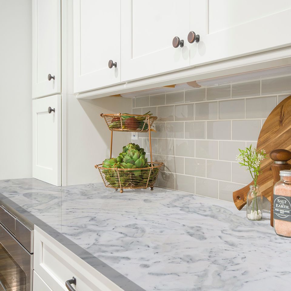 FactoryMidwest's tweet image. Needing some inspiration on this beautiful Friday?? We offer beautiful materials for your future countertop, look at the gorgeous combination of cabinets to countertop in this inspiration picture ❤️ Send us a message for a free quote or design ideas!