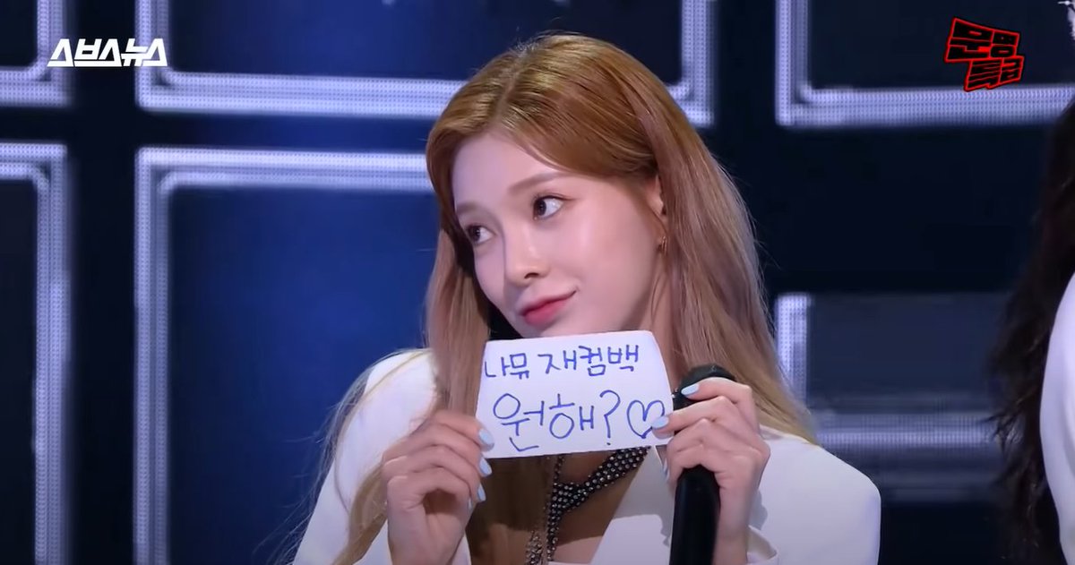 9Muses_net's tweet photo. [MINE] #Sojin used her ending fairy pose to hold up a piece of paper with "Do you want 9Muses to comeback?" written on it! 

YES! YES, WE WANT IT! PLEASE!!! 

(#나인뮤지스 is trending on Naver &amp; Twitter right now!) https://t.co/MSaLAXl1ni