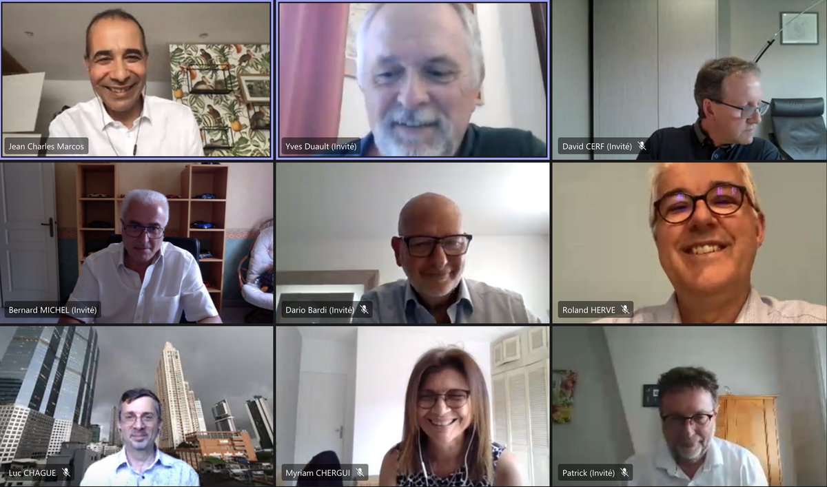 Expering tweet media