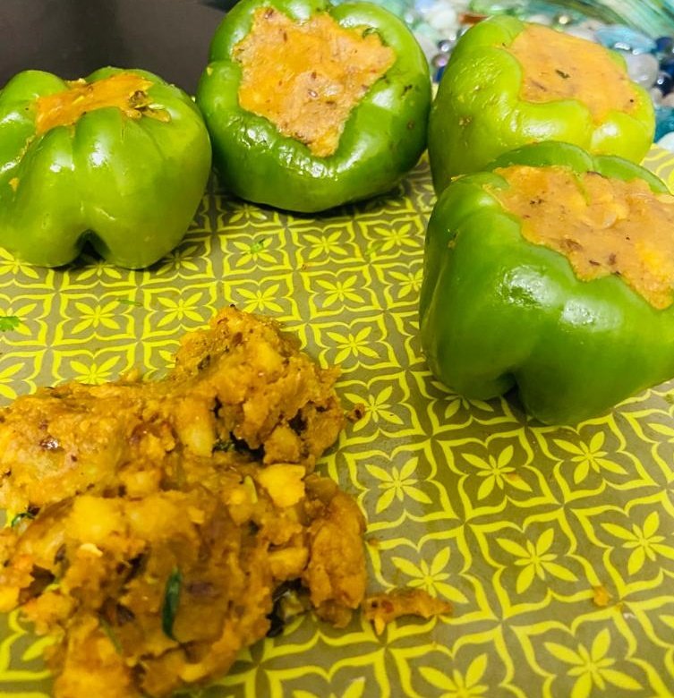IamGMishra's tweet photo. Cooking Time: Making Bharvaa Shimla Mirch today.

Preparation done, will shallow fry in sometime.

Pic of Final Dish will share in sometime!

#FridayCooking
#WeekendMood https://t.co/oQrcA628Zg