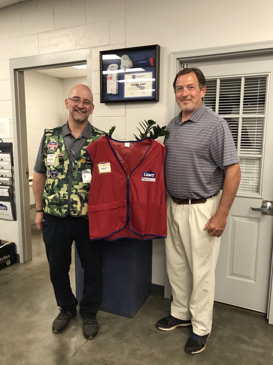 507Lowes's tweet photo. Super stoked to welcome David to the 507 Pro Team!
#proready
#bettertogether
#GetWithThePROgram
#lowesforpros
#TheWholeStoreIsTheProTeam
#lowes 
#proloyalty
#loweshomeimprovement 
#lowes4pros
#startwithlowes
#doitrightforless 
#allin
#lowes0507
@MMKMorris https://t.co/Sltw9V1iaz