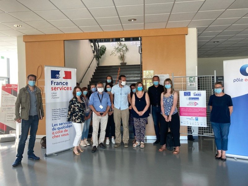 Réduire la fracture #numerique de nos usagers ➡️ plan d actions #AvecPoleEmploi <a href="/gravelines/">GRAVELINES⚰️</a> et les 5 centres sociaux connectés du #territoire 👏 #TousMobilisés 👍 <a href="/BertrandRingot/">Bertrand Ringot</a> <a href="/sony_clinquart/">Sony CLINQUART</a> <a href="/GENSric3/">GENS Éric</a> @SophiePalisse <a href="/RIFFARDCAROLINE/">RIFFARD CAROLINE</a>