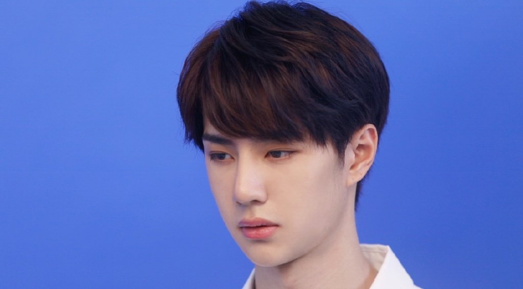 귀여운 소년 같다가도 속마음을 감추지 못하는 진솔한 남자 같기도 해