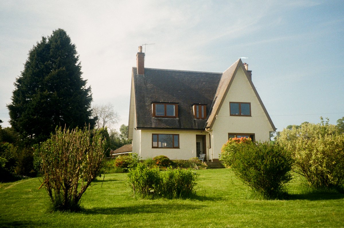 lucyfoto's tweet image. Everyday life in Scottish suburbs #kodakgold