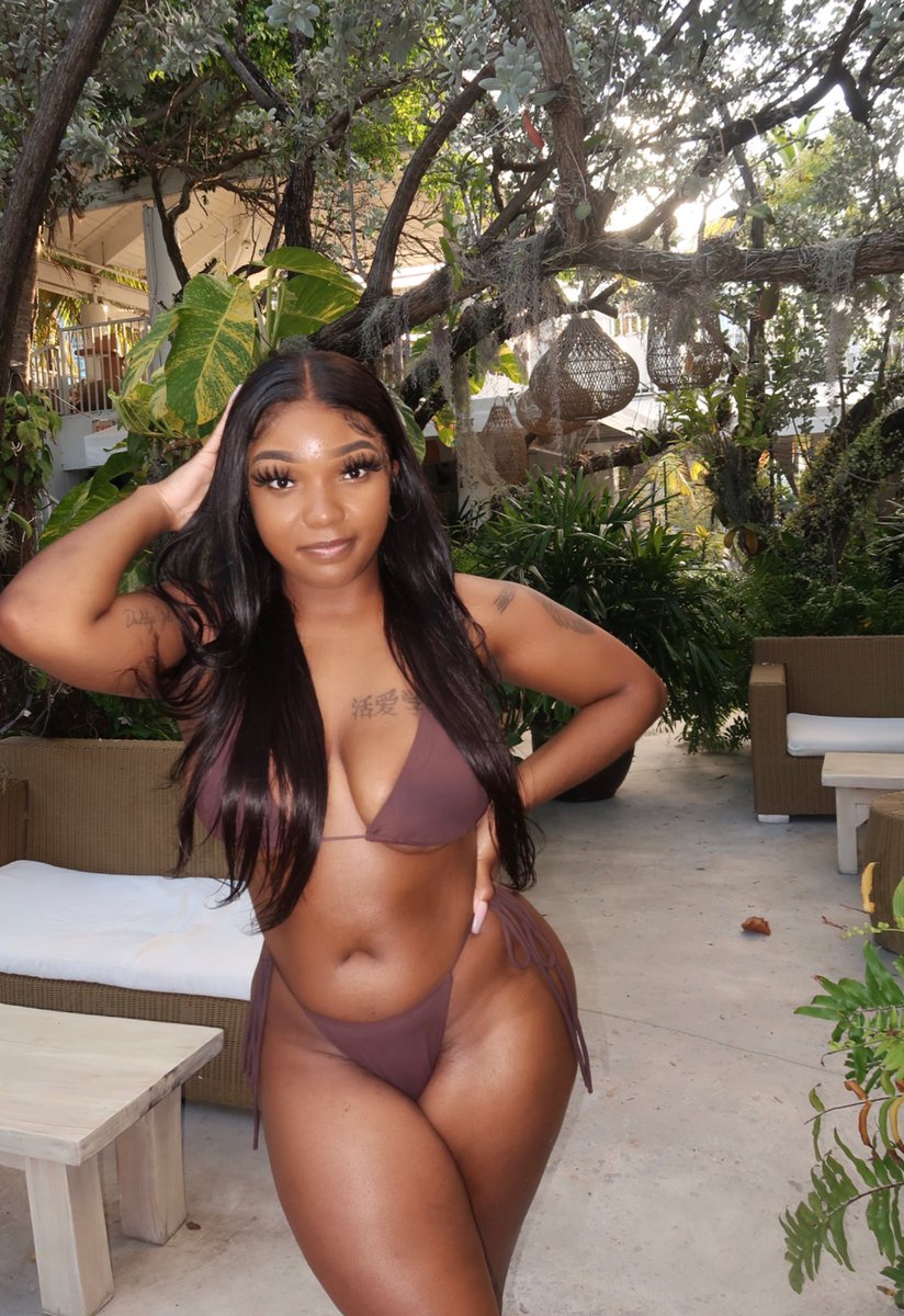 EyeKandii_'s tweet image. Been minding my business and it pays well 💕