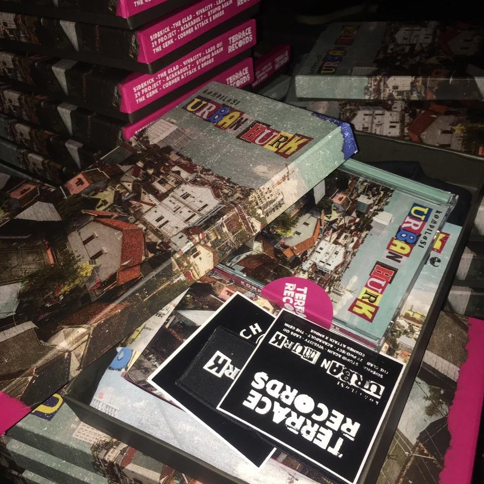 terracestage's tweet photo. Kabar terbaru dari panpel, boxset sudah beres produksi. Silahkan diambil mulai besok, dan kalian berhak lebih awal mendengarkan hasil karya dari man teman warlok ⚡

#KOMPILASIURBANHURK
#TERRACERECORDS https://t.co/WcOUJJg3sr