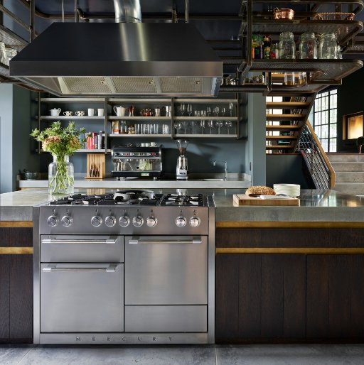 Industrial style kitchen combining timber, steel and concrete worktops 
#interiordesign #kitchendesign #InteriorArchitecture #brass #brushedwood #kitchedesign @westincookerhoods @darrenchung74 @Fluidstones #homedecor #architecture #rangecooker industrialstyle