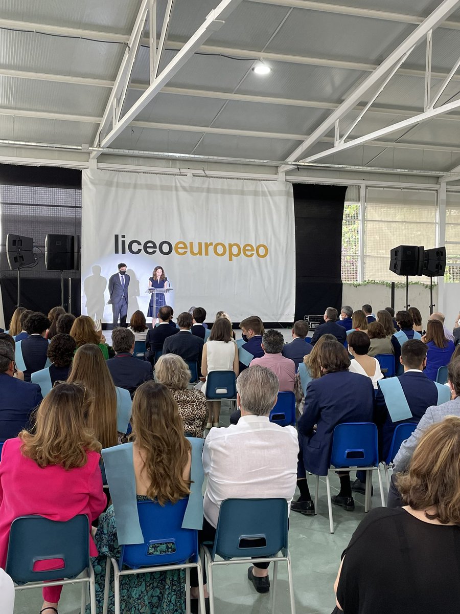 LiceoEuropeo's tweet photo. ¡Bienvenidos a la Fiesta de #Graduación de los alumnos de 2º Año del #ProgramaDelDiploma!
Por fin llegó el día y nos emociona celebrarlo con todos vosotros.
#Promocion2021 https://t.co/5SWJuBKiPR