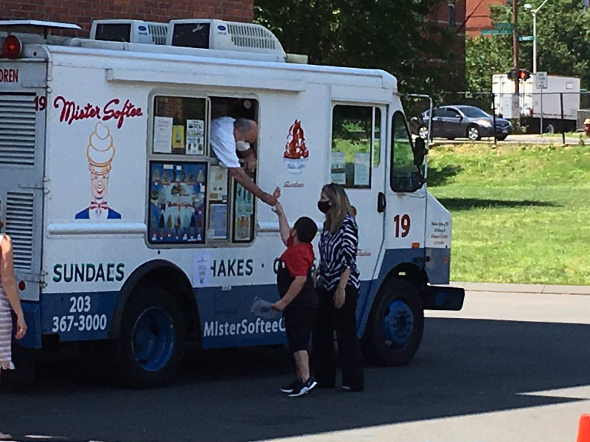 MrRichT1P's tweet image. On to @BetancesOwls seeing off our 4th graders as they get ready for @BSTEMhartford!! #mrsoftee #nerdybirds @HartfordMagnet @Hartford_Public @ME_VanderSloot @kzotti535