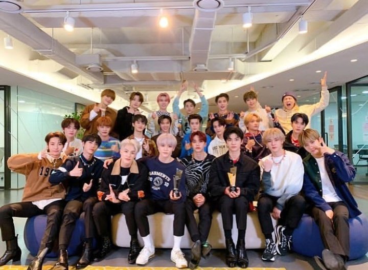 CAuliyani's tweet photo. HAPPY ANNIVERSARY 4TH NCTZEN💚 
Seneng banget bisa kenal NCT, bisa jadi bagian dari keluarga sijeuni . 
Ayo tetap dukung bujang² kita sampai akhir, kalian juga jaga kesehatan ya~

#NCTZENDAY
#NCTzen4thAnniversary
#4everWithNCTzen 
@NCTsmtown https://t.co/PHdPQwX6a8
