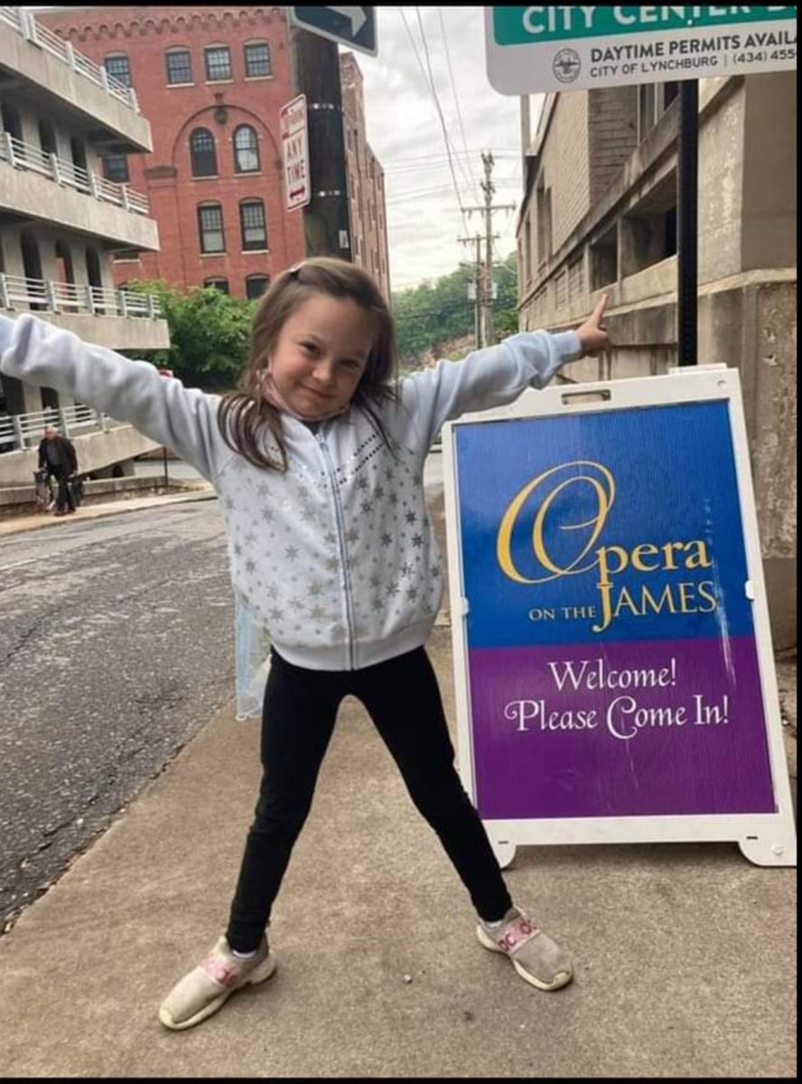 OperaOnTheJames's tweet photo. Our next Picnic Concert—a brand new program—is this Sunday. If it is rainy on the lawn at POINT OF HONOR, we have a great rain location. Take a look at these photos from the concert in May. Everyone loved the ambience AND the acoustics!
https://t.co/qsBumXhSbU https://t.co/FNRQ4uF3jq