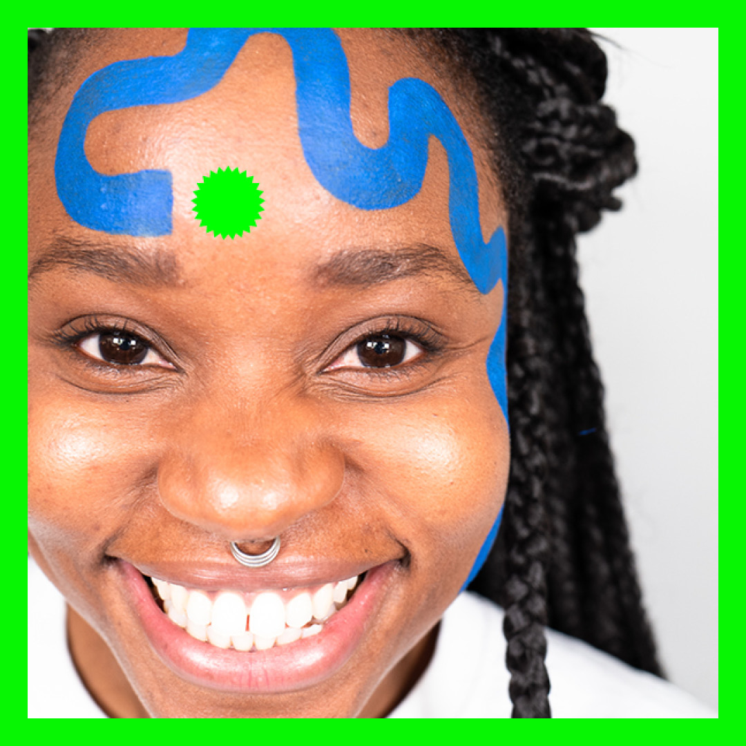 ⛱  [LA BELLE SAISON] ⛱  J-6
Plus que six jours et de nouveaux portraits à découvrir ! L’équipe de la Comédie, ses élèves, ses partenaires et ses fidèles spectateurs se sont parés de bleu et de vert pour ce festival estival ! ☀️