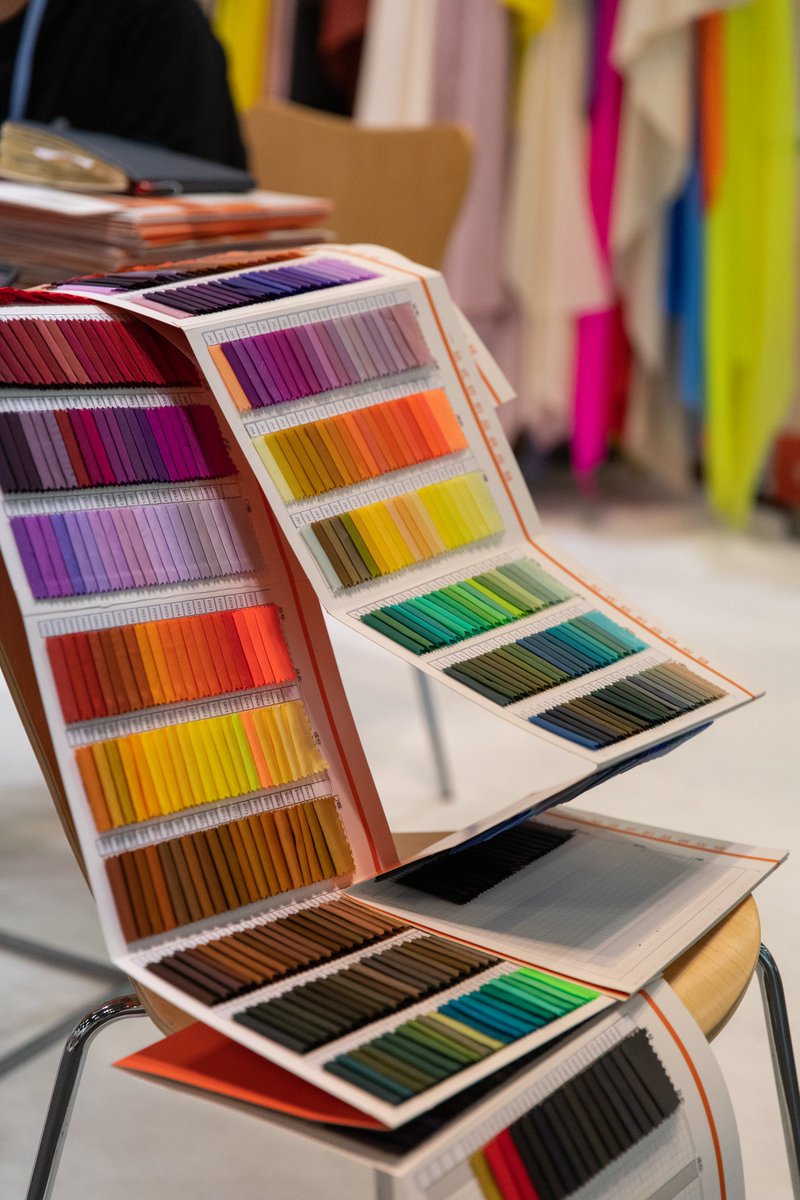 Sourcing globally and sourcing safely. This year, our first ever Sourcing Showroom allows attendees the chance to interact with 1,000+ fabrics and connect with international suppliers all from their mobile phone. For more info on the future of sourcing:
…el-sourcing-usa.us.messefrankfurt.com/new-york/en.ht…