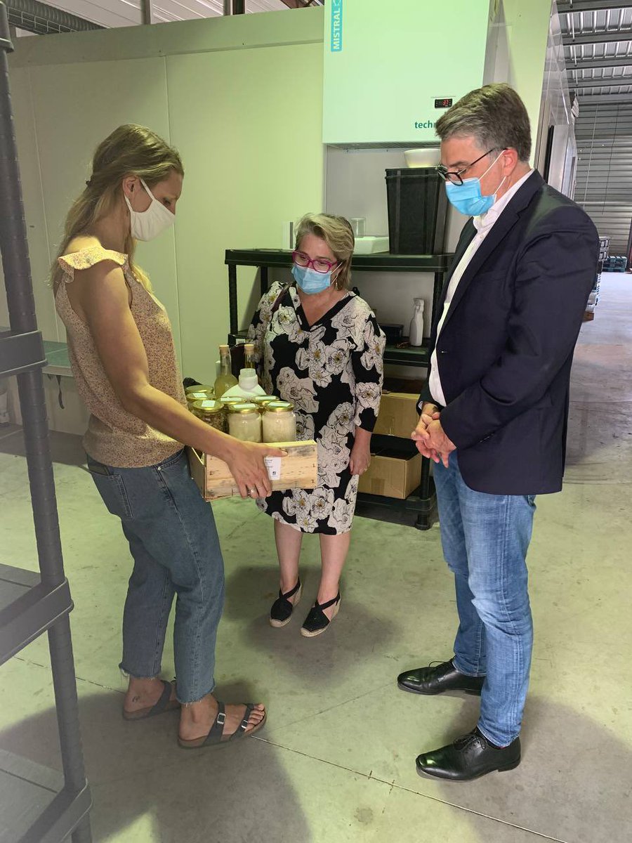 AzizSkalli's tweet photo. 3️⃣ visite de #Zedrive, premier drive 0 déchet, lancé en 2020, toujours à Saint-André-de-Cubzac. Une équipe de jeunes femmes pleines de projets, qui se sont retrouvées autour de valeurs communes. https://t.co/dSb5wzStRP