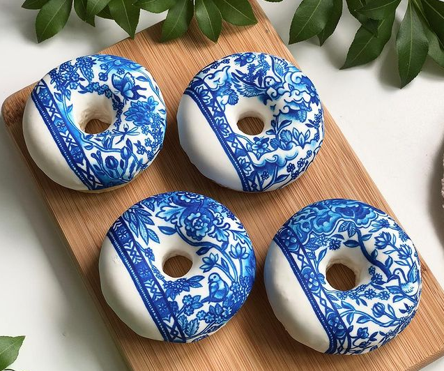 daily_dolce's tweet photo. Hand painted porcelain donuts by petrichoro https://t.co/vTMNUMrsFd