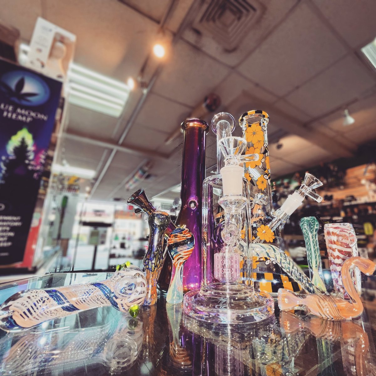 VSSSouthBeach's tweet photo. It’s summer, smoke like nobody’s watching 😎🌬 

#WaterPipe #Pipe #Percolator #Onehitter #OilSlick #VapeNSmokeShop #Miami  #MiamiSmokeShop #MiamiLife #MiamiVibes #SouthMiami #Southbeachmiami🌴 #SouthMiami #Southbeach #Southmiamibeach https://t.co/uuJGOWuSzV