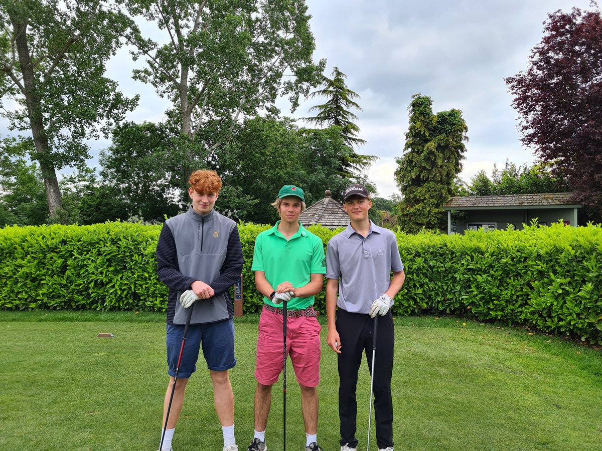LivingstoneEC's tweet photo. Livingstone House Golf team are off at Sundridge Park! Captain Lachlan leading the way having raced back from the Welsh Mountains! L6th Benjy and Josh out 2nd and Yr 10 Jon out last! Good luck lads 🟢⛳⛳🟢 #greenarmy https://t.co/WwpIbkoMB4