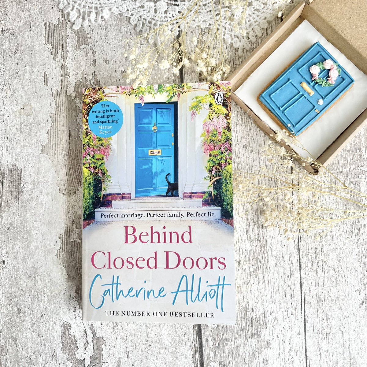 TwistedinPages's tweet photo. Thank you so much @HanifasCorner for this gorgeous copy of #BehindClosedDoors and how fabulous is the matching biscuit!
Behind Closed Doors by #CatherineAlliott is out now in paperback ๐ @MichaelJBooks
#gifted #reviewproof https://t.co/eDXM2sSm14