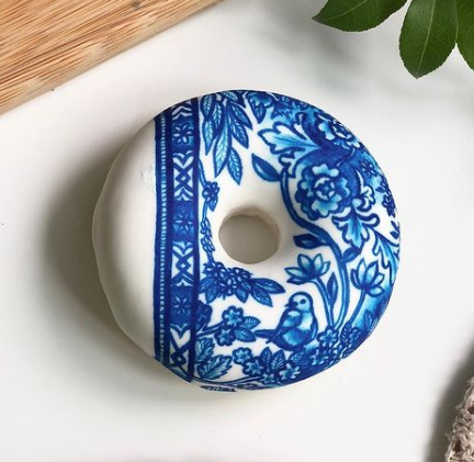 daily_dolce's tweet photo. Hand painted porcelain donuts by petrichoro https://t.co/vTMNUMrsFd