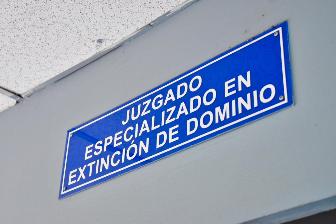 elsalvador.com on X: "#LoÚltimo | @FGR_SV presentó solicitud de extinción  de dominio, ante el Juzgado Especializado, sobre los bienes del exministro  de Defensa David Munguía Payés valorados en $4,638,164.91. Entre los bienes