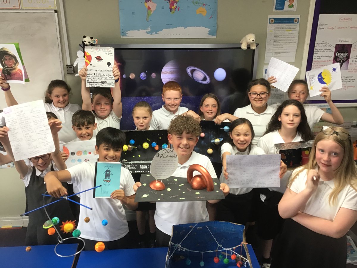 MrWalkerMPA's tweet photo. 5W showcased some fantastic space projects this week and enjoyed sharing what they had created with the class. The children are bursting with enthusiasm and knowledge about our topic. @MoorsidePA #SPACE https://t.co/EbC569A8EB