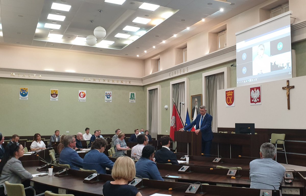 Dziś rozpoczęła swoją działalność Rada Smart City. Członkami Rady są naukowcy, przedstawiciele młodzieży, seniorów,  organizacji pozarządowych oraz eksperci z różnych dziedzin.Rada będzie wspierać Prezydenta Bogdana Wentę w wypracowywaniu Programu Smart City. #kielce #ideakielce