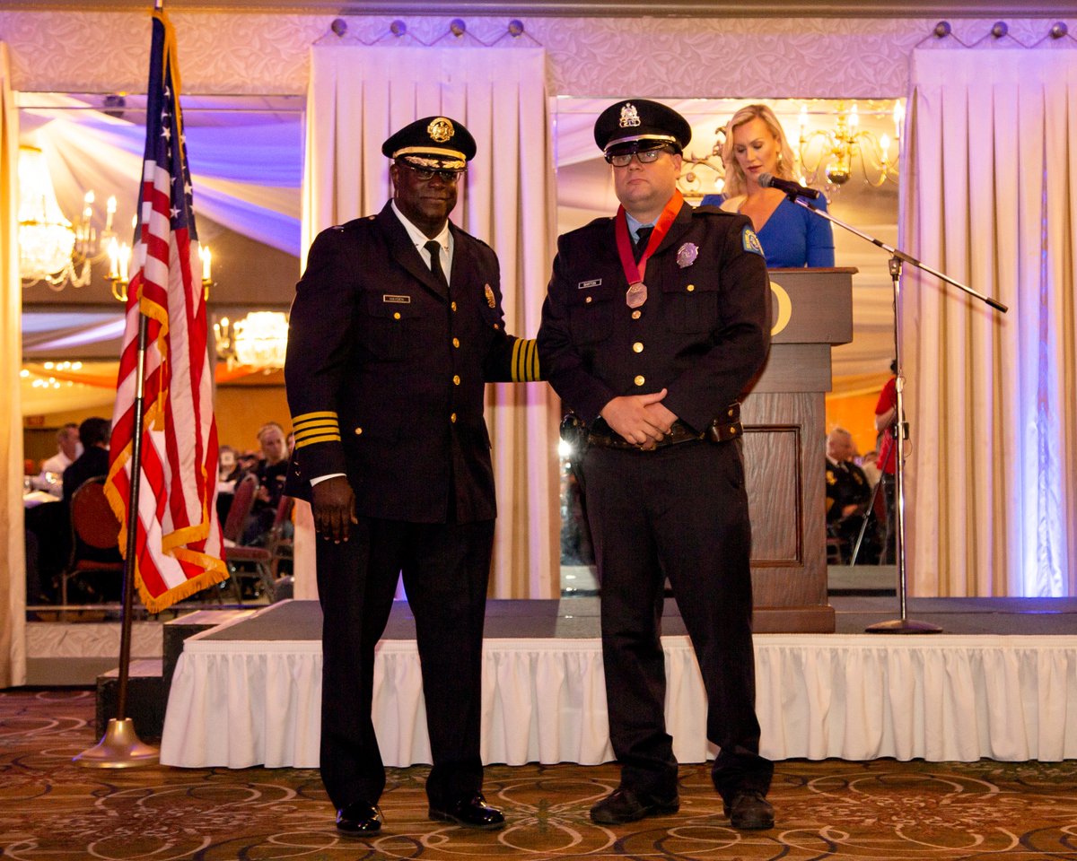 SLMPD's tweet photo. (2/2) We are proud of several of our #SLMPD Officers that received the Crusade Against Crime’s 2020 Medal of Valor Award, including fallen Officer Tamarris Bohannon. The Medal of Valor recognizes law enforcement officers for their acts of bravery and heroism. #SLMPDStrong #STL https://t.co/HSXVwrrkEI