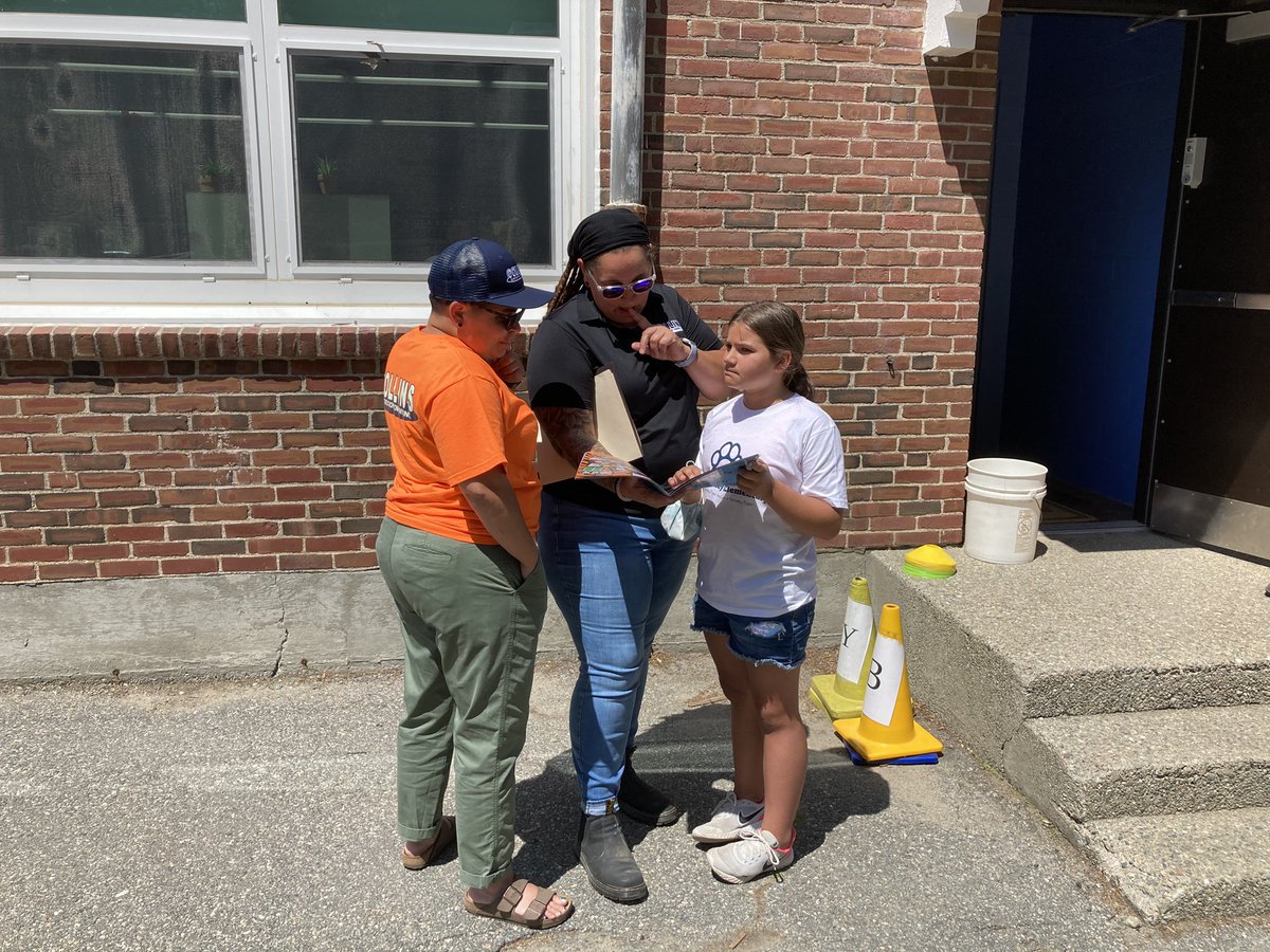 Gr5 Celebration of Learning: Poetry Garden Party #tanseycares #teamtansey #tanseytigers <a href="/FRPSsupt/">Fall River Public Schools Supt</a> @abarboza_tansey <a href="/mrs_streeto/">Mrs Streeto</a>