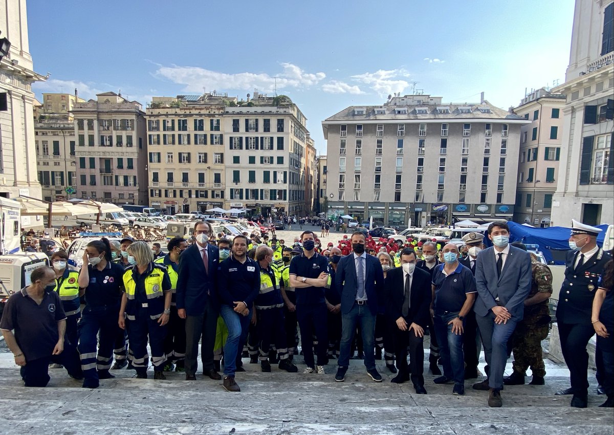 AnciLiguria's tweet photo. Grazie al progetto #Colonnamobile di @comuni_anci il @ComunediGenova disporrà di nuovi mezzi di #protezionecivile, in grado di fornire un supporto logistico e rendere effettiva l’erogazione di servizi nel caso di alluvioni, terremoti e calamità naturali
▶️https://t.co/bpou2PLBXB https://t.co/KPFfthGLZe