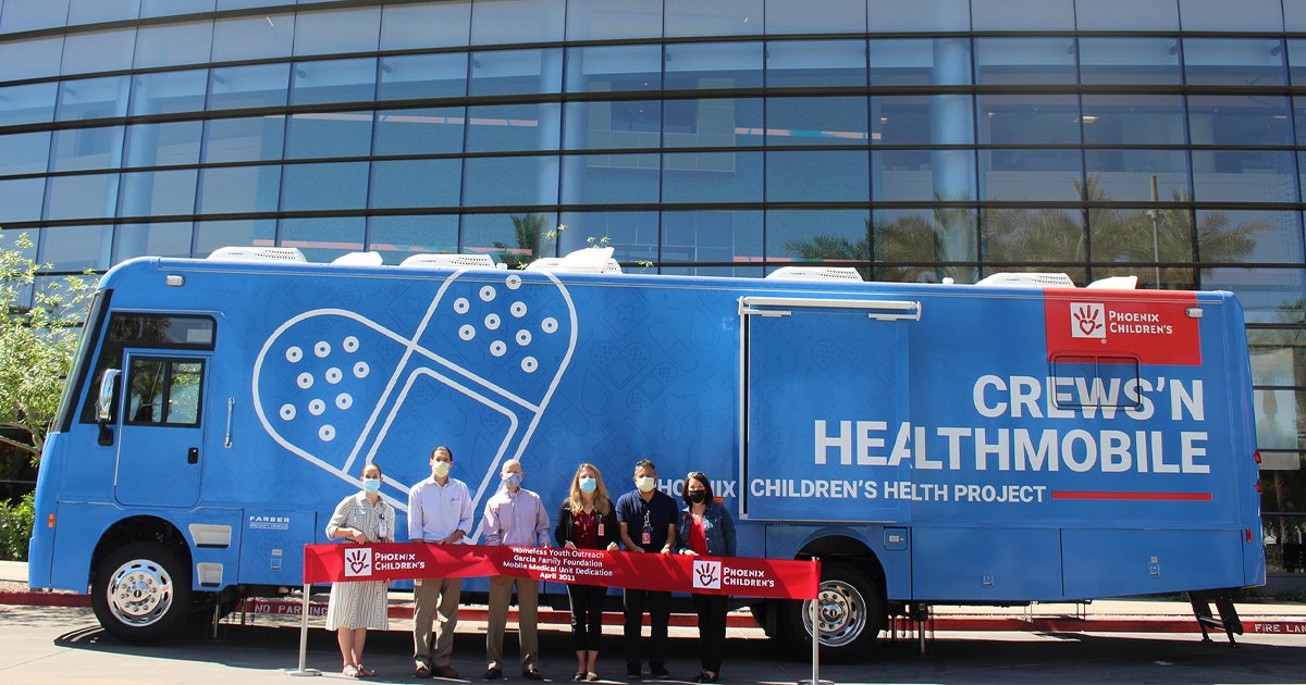 PhxChildrens's tweet photo. Check out our newest ride! Phoenix Children’s is celebrating the 20th anniversary of our Homeless Youth Outreach Program with a new Crews’n Healthmobile, offering expanded medical and behavioral health services to at-risk youth throughout greater Phoenix: https://t.co/xeAhbTjkzL https://t.co/HBZRGUT2KG