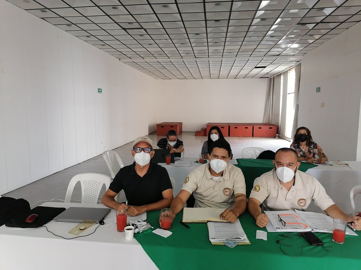 <a href="/asddetol/">ASDDETOL</a> y las demás familias sindicales del sector educativo, continúan con las mesas de negociación junto a la <a href="/gobertolima/">Gobernación del Tolima</a> .
@Sindeptol
<a href="/simatol/">SUTET - SIMATOL</a> 
@sintrenal 
<a href="/sunetcolofc/">@SunetColOfc</a> 
<a href="/sintraeducacion/">secretaría educación</a>