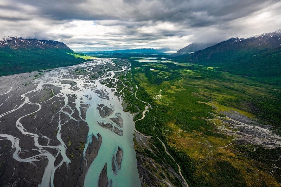 Halima_Gadji's tweet photo. belle et généreuse. Elle transmet poésie et beauté à tous les êtres vivants qu’on laisse s’y développer. La beauté est un voile que la nature a posé sur le monde pour nous le rendre plus tolérable. 5/7 https://t.co/uxmm3AXAnC