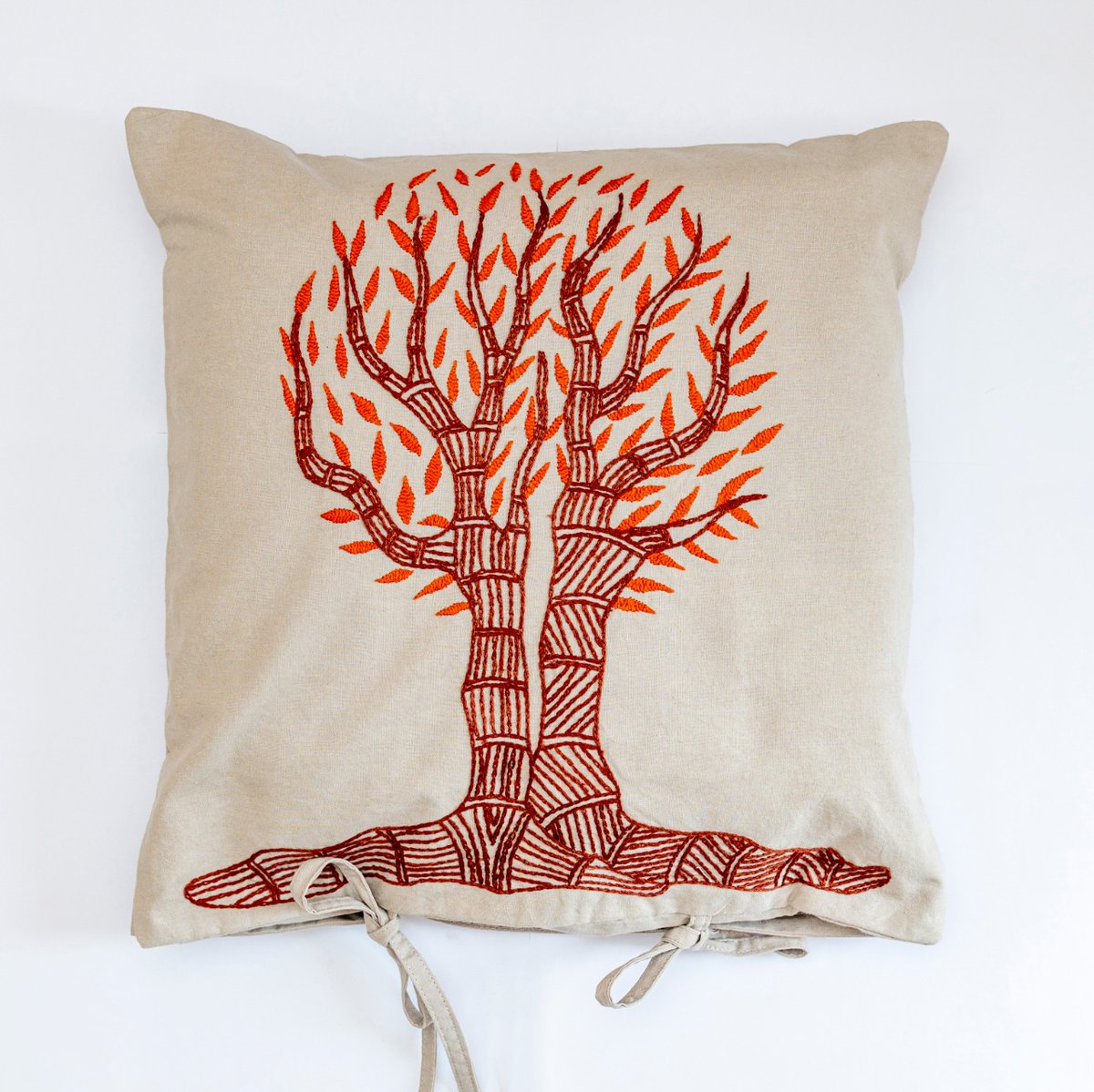 Ahambhumika's tweet photo. Hand embroidered cushion covers. Size 16 x 16 inches. Fabric cotton, pre washed, pre shrunk and colourfast. Price Rs.750 per piece.
#oneofakind
#handmade https://t.co/DMMo7Psv1r