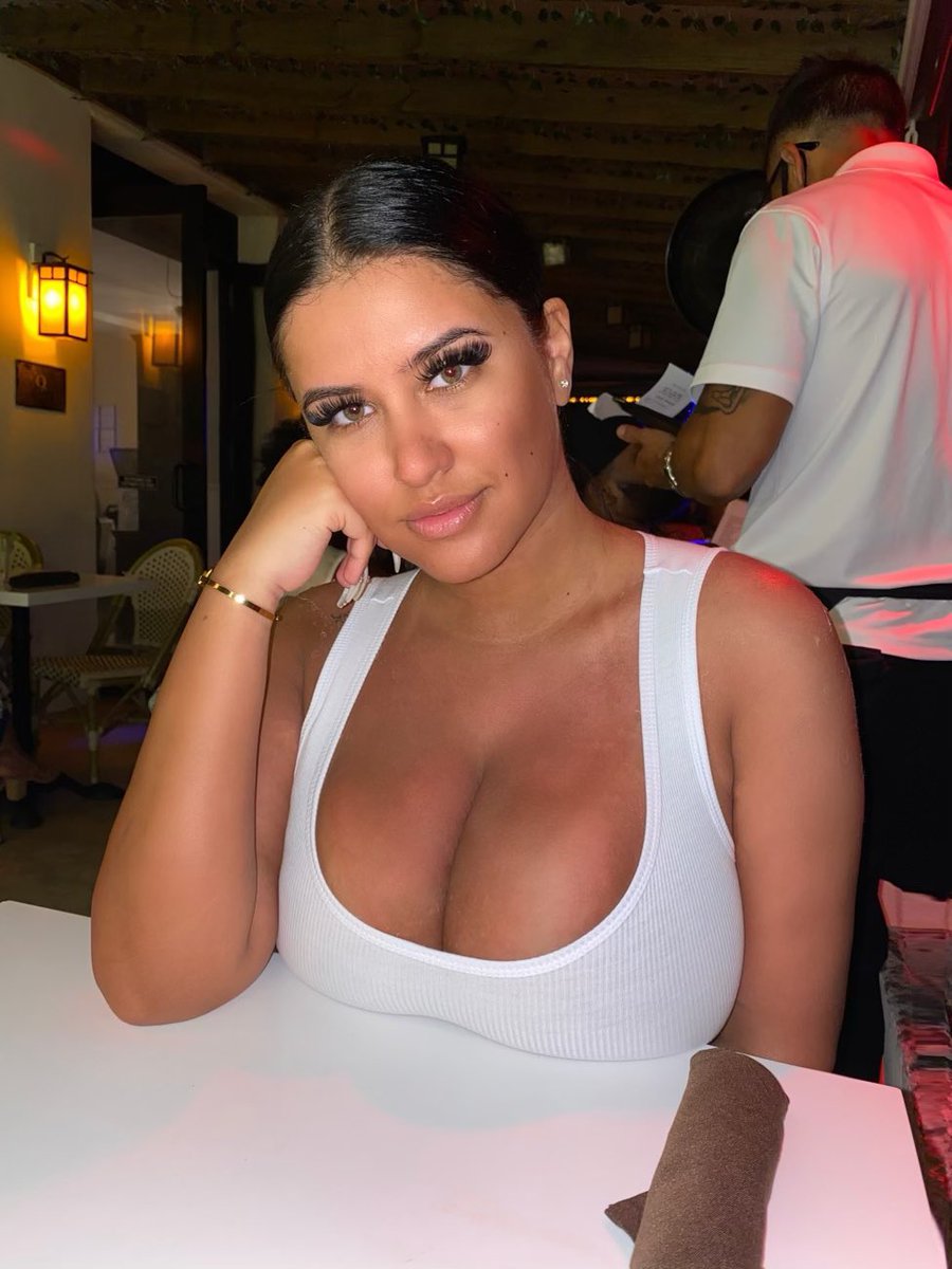 hanaa_elss в X: „Would you like to take me on a date?  https://t.co/CrX3UFBHgN“ / X