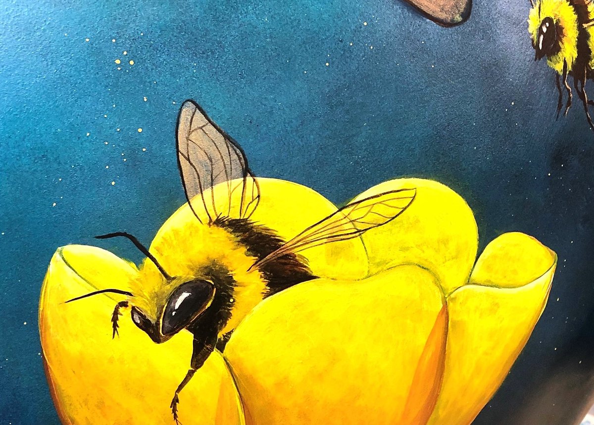 🐝🦖Hap-bee Friday! We’re buzzing for you to meet this bee-autiful beast…Bumble along to Norwich from 12th July - 11th September to find all 20 T.rex.

🐝🦖Huge thanks to sponsors The Beeston Group and artist, Illona Clarke