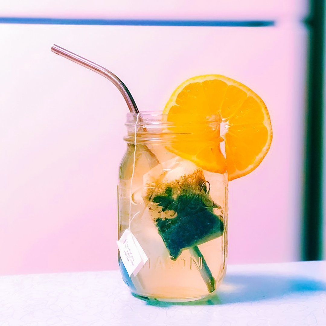 Thanks to @blurred__limes for sharing these Summer Friday vibes ✌😎🍹⠀
⠀
Which <a href="/YogiProducts/">Yogi Products</a> blend are you sipping today?  

#yogitea #tea #icedtea #summer #friday