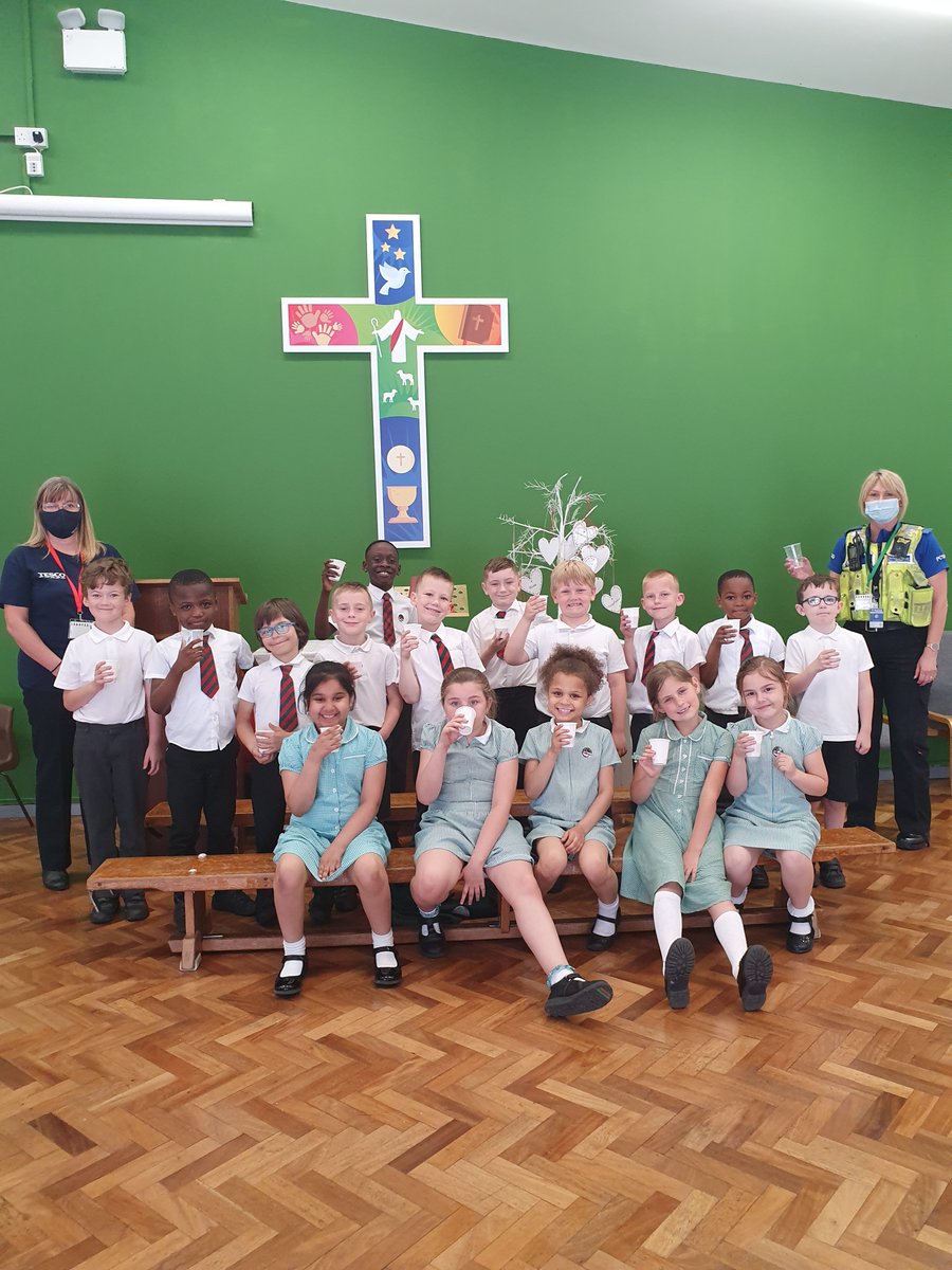 LongfordWMP's tweet photo. N.E schools officers early interaction with year 2 @GoodShepherdCOV
Making fruit smoothies
#earlyinteractions #trustandconfidence #engagement #earlyyears
@Tesco Michelle Walsh community champion kindly donated items #partnerships https://t.co/FNGJSatHdf
