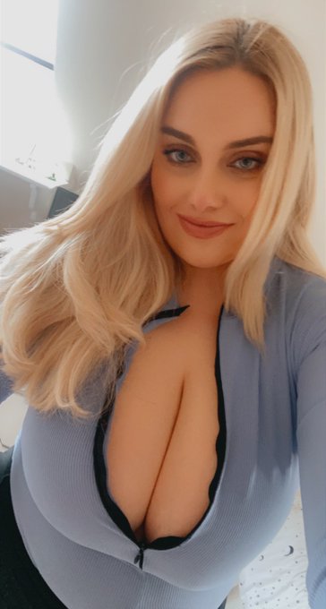 Watch Pachuca Curves's leaked NSFW photo on TwXstars