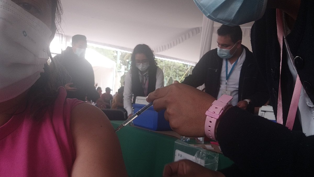Lorelycusibani's tweet photo. Primera dosis!!!
#VacunaCOVID19 https://t.co/A6IIMKOzGK