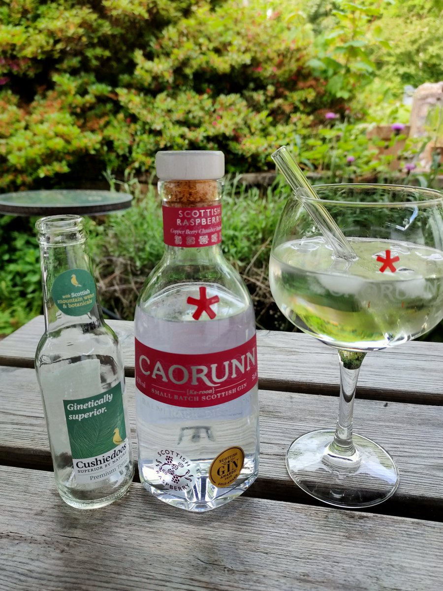 Friday night means #gin. Kicking off the weekend with a #Scottish Raspberry  <a href="/CaorunnGin/">Caorunn Gin</a> accompanied with @Cushiedoostonic
