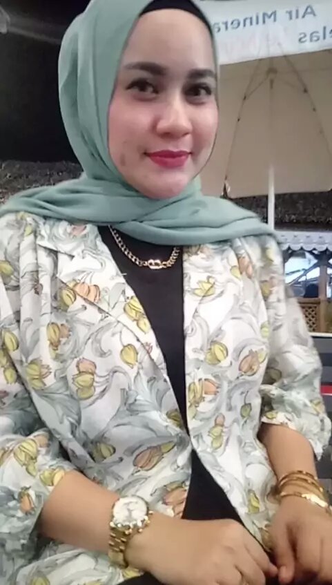 IrnaUlva's tweet photo. IrnaUlva:Goyang Mama Muda😂 #snack #viral #mamamuda https://t.co/wiyF7x1Fxo https://t.co/wzcRjd3cxB