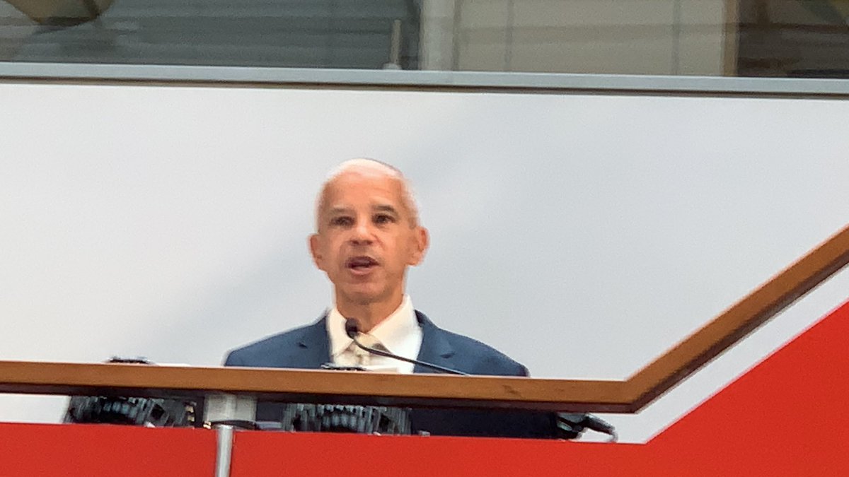 .<a href="/Duenes/">Steve Duenes</a>, <a href="/archietse/">Archie Tse</a>, <a href="/tiffehr/">tiffehr</a> <a href="/marclacey/">Marc Lacey</a> 
talk about the unparalleled visual, data and live journalism that was at the core of the NYT’s winning the Pulitzer for public service for Covid coverage. nytimes.com/2021/06/11/bus…