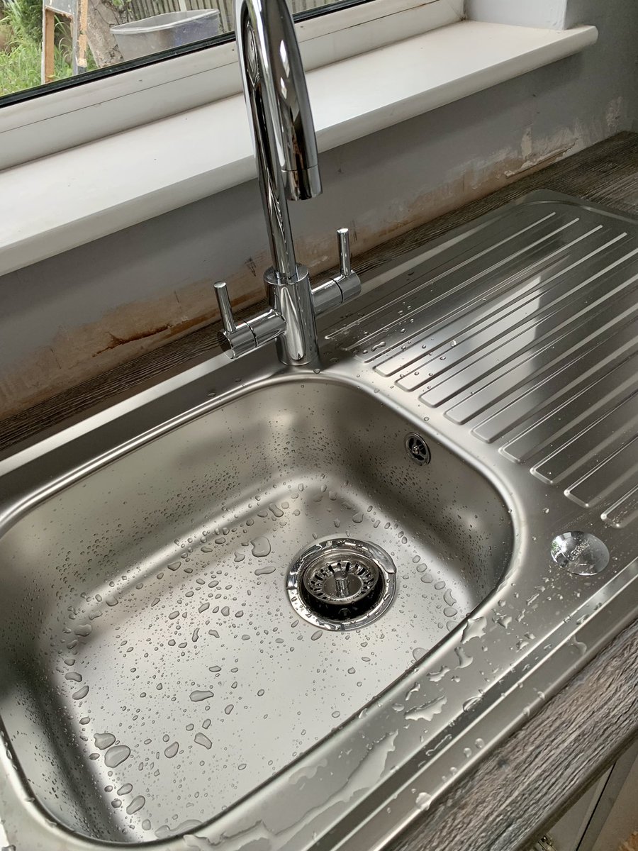 Look at my new sink!!!! It’s soooo shiny!!!! #Houserenovations #Newkitchen #Chufted