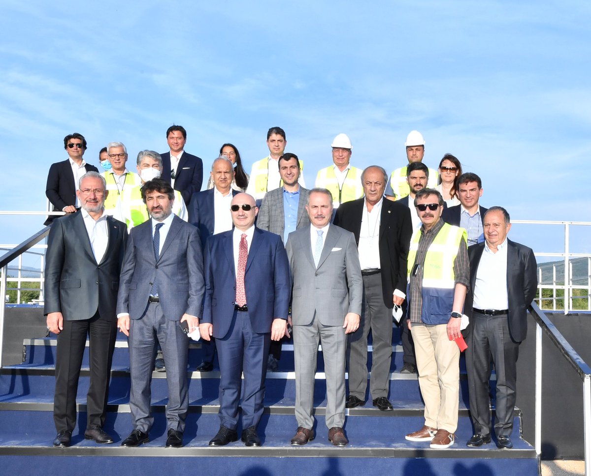 Bir fabrikadan daha fazlası olacak Türkiye’nin Otomobili Gemlik tesisimizdeki çalışmalarımız hız kesmeden devam ediyor.
TOGG Yönetim Kurulumuz ve Ziraat Bankası, Halkbank, Vakıfbank Genel Müdürlerimizle yapılan çalışmaları yerinde inceledik. @TOGG2022 

#YeniLigeYolculuk
#TOGG