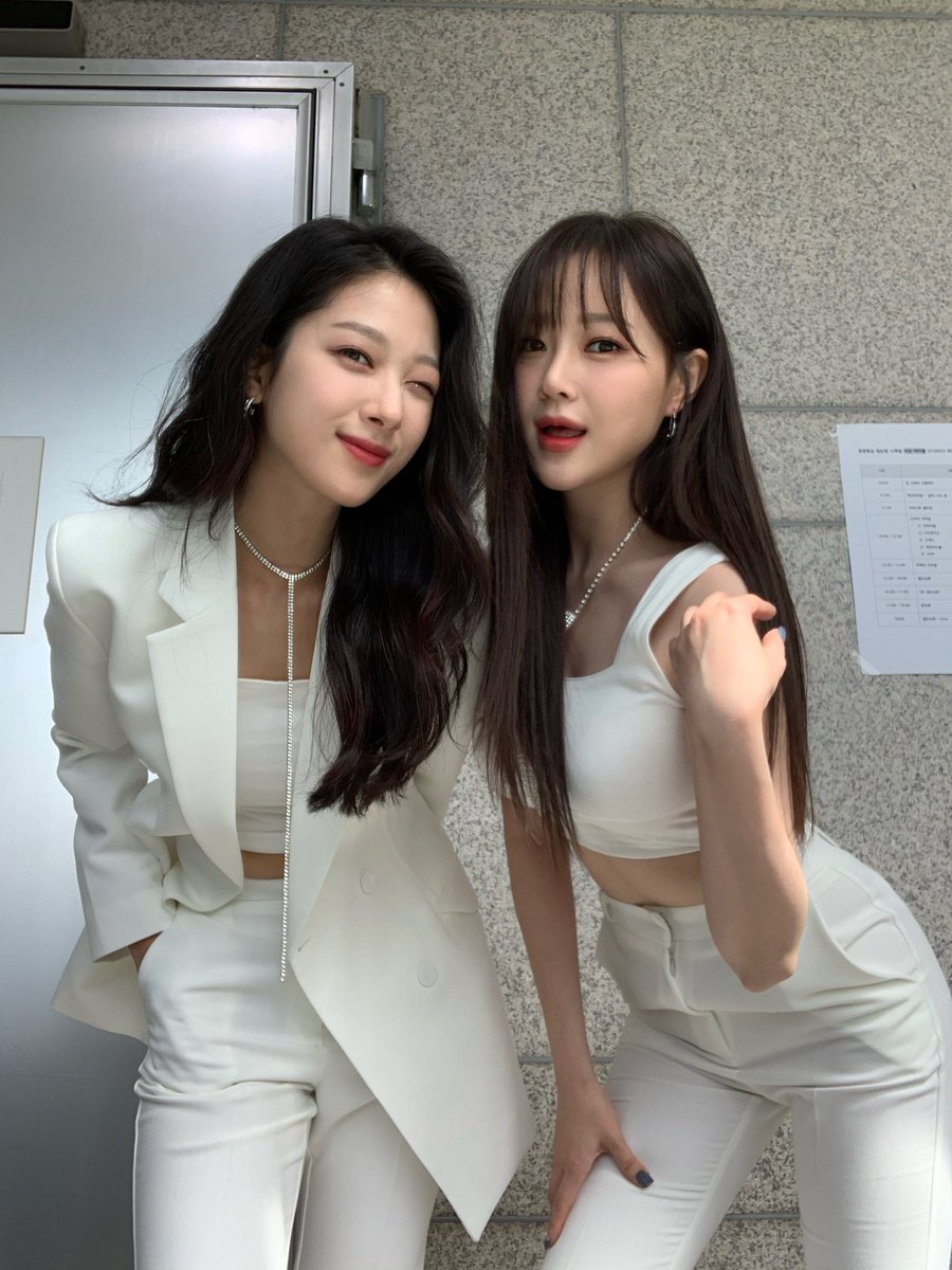 keumjo_1217's tweet photo. 사진 도배 정도는 괜찮자나..😍
@minha0627 @moongom119 https://t.co/Yn5YrQMBGt