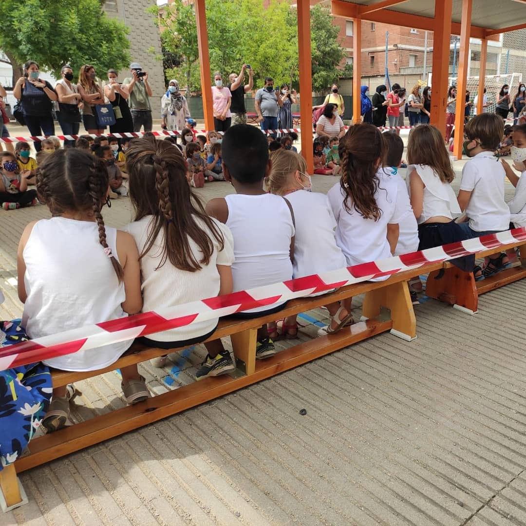 Avui a l'escola hem celebrat la graduació dels nens i nenes de P-5, que finalitzen aquest curs l'etapa d'educació infantil. Un acte senzill, bonic i emotiu. A més ha estat el 1r acte d'aquest curs en el que ens han pogut acompanyar les famílies.
#escolaramoncastelltort #igualada