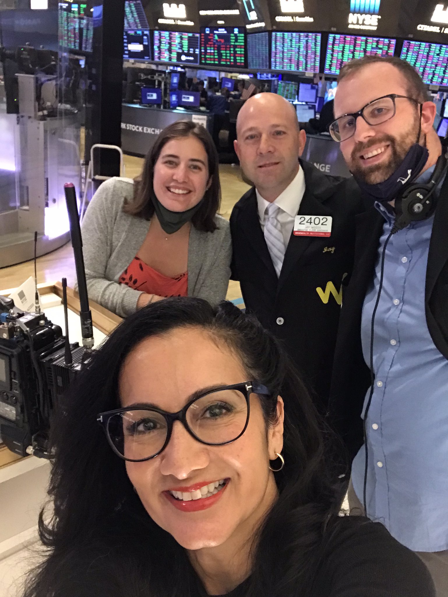 Judy Khan Shaw 在twitter 上 The Gang S Back Together Our 1st Nysefloortalk Taping On The Trading Floor Since 3 It S Good To Be Back Jaywoods3 Hypnoticl0ki Nyse T Co Ijroztxks9 Twitter