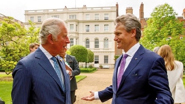 BofA_News's tweet photo. #SMI Co-chair Brian Moynihan and HRH The Prince of Wales met with global CEOs in London ahead of their meeting with @G7 leaders today to talk about how the private sector is driving progress on #renewable energy and #biodiversity. @TheSMI https://t.co/FvjM7l2ArB
