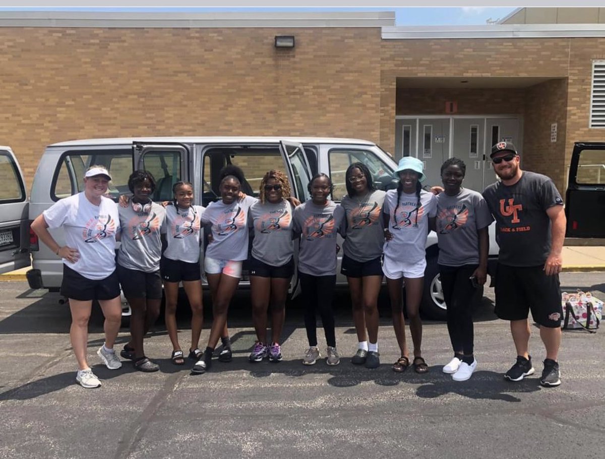 uths_athletics's tweet image. Good luck at State - UTHS Girls Track!